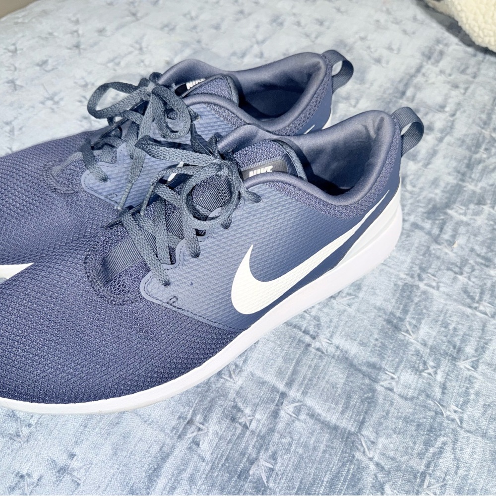 Nike Navy/White Athletic Running Sneakers